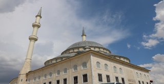 6 Bin Kişilik Cami 30 Yılda Tamamlandı