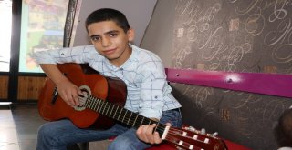 (Özel) Canlı Müzik Eşliğinde Tıraş Keyfi