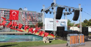 15 Temmuzun Yıl Dönümünde İbb Türk Bayraklarıyla Donatıldı