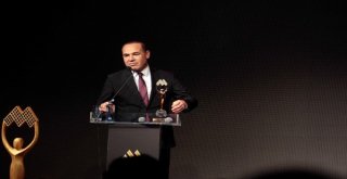 Başkan Sözlüye Bir Ödül Daha Başkan Sözlüye ‘Yılın Belediye Başkanı Ödülü