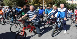 Başkan Kamil Saraçoğlu: Sağlıklı Bir Yaşam İçin Mutlaka Bisiklete Binin