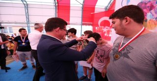 Cami Çocukları Yaz Spor Şenliklerinde Kupa Töreni Yapıldı