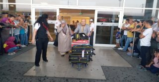 Antalyada İlk Hac Kafilesini Mahşeri Kalabalık Karşıladı