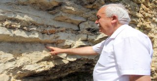 (Özel) Okuldan Mezun Olanlar, 100 Yıldır Mezuniyetlerini Bu Kayaya Yazıyor