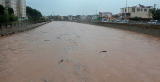 Sel Bu Kez Ünyeyi Vurdu