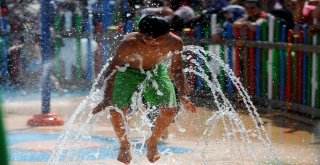 Bursanın İlk Su Oyunları Parkı Açıldı