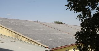 Devlet Okulu Elektrik Üreterek Kara Geçti