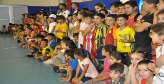 Terör Mağduru Şırnaklı Çocuklar, Akrobasi Basketbol Gösterisinde Gönüllerince Eğlendi