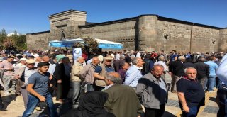 Lokantacılar Ve Pastacılar Odası 10 Bin Kişilik Aşure Dağıttı