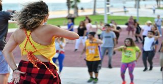 Mersin Sahillerinde Zumba