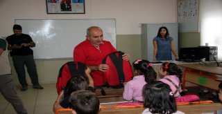 Suriyeli Çocuklara Çanta Ve Kırtasiye Malzemesi Dağıtıldı