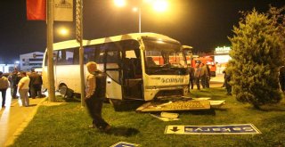 Minibüs İle İşçi Servisi Çarpıştı: 2 Yaralı