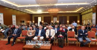 “Türk Sinema Ve Televizyonunda Aile” Konulu Sempozyum Başladı