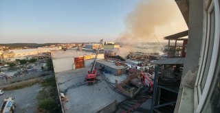 Arnavutköydeki Fabrika Alev Alev Yanıyor