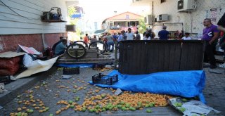 Sattıkları Ürünlerinin Kaldırılması İstenince, Sokağa Döktüler