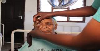 Tikadan Kenyalı Katarakt Hastalarına Göz Sağlığı Kampı