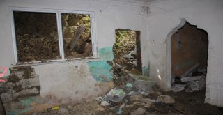 Göçükte Evinin Bir Odası Kullanılamaz Hale Gelen Kadın Yardım Bekliyor
