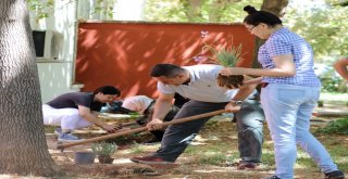 Gaünde Türk Ve Suriyeli Öğrenciler El Ele Çiçek Diktiler