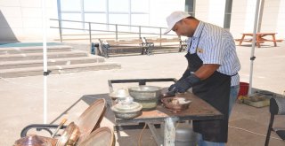 18 Yıllık Kalaycı Ustası Mesleğini Müzede Anlatıyor