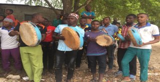 Tanzanyalı Çocukların Bayram Sevinci