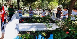 Kuran-I Kerim Kursu Öğrencilerinden Şehitliğe Anlamlı Ziyaret