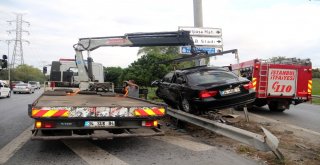 (Özel) Bayrampaşada Lüks Otomobil Trafik Levhasına Saplandı; 1 Yaralı