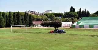Salihlide Ramiz Turan Stadının Çimleri Yenileniyor