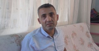 Kızı Azranın Fotoğrafını Öpüp Eşyalarını Koklayarak Hasret Gideriyor