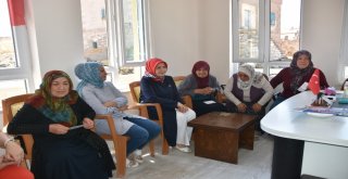 Fatma Çolakbayrakdar, Elmalı Ve Bayramhacı Mahallelerini Ziyaret Etti