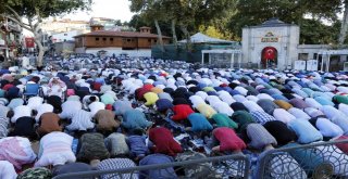 Binlerce Vatandaş Bayram Namazı İçin Eyüp Sultanda Buluştu