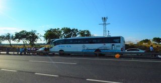 Tekirdağda Yolcu Otobüsü Taksi İle Çarpıştı, Trafik Durma Noktasına Geldi