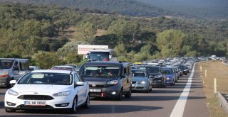 Boluda Tatil Dönüşü Trafik Yoğunluğu Başladı