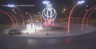 Kavşakta Yapılan Evlilik Teklifi Şehir Polis Kamerasına Takıldı