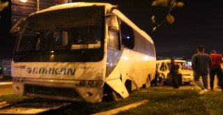 Minibüs İle İşçi Servisi Çarpıştı: 2 Yaralı