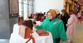 Kadınlar Hünerlerini Deriye  İşliyor