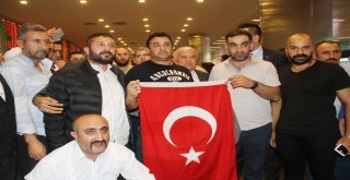 Abdde Serbest Bırakılan Sinan Narin Türkiyeye Döndü