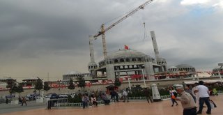 Taksim Bir Günde İki Mevsimi Yaşadı