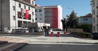Mahalle Sakinleri Beton Bariyerlerin Kaldırılmasını İstiyor