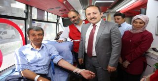Vali Ali Hamza Pehlivan Kök Hücre Ve Kan Bağış Standını Ziyaret Etti