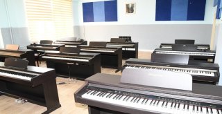 Devlet Konservatuarı Sesine Ve Enstrümanına Güvenenleri Bekliyor