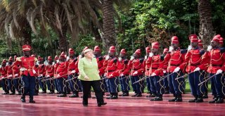 Merkel: Avrupanın Geleceği İçin Afrika Çok Önemli