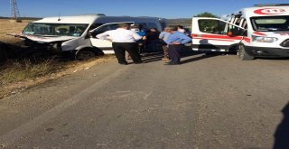 Antalyada Trafik Kazası: 16 Yaralı