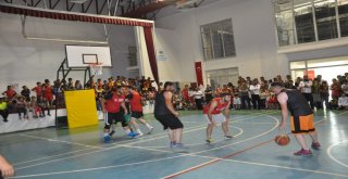 Terör Mağduru Şırnaklı Çocuklar, Akrobasi Basketbol Gösterisinde Gönüllerince Eğlendi