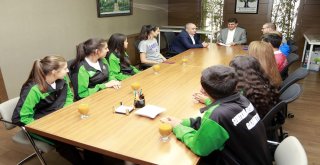Belediye Başkanı Fadıloğlu Milli Sporcuları Ağırladı