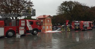 Tarihi ‘Tulumbacılardan Sultanahmet Meydanında Gösteri