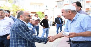 Başkan Üzülmez Aşure Dağıttı