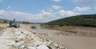 Ezine Gıda İhtisas Organize Sanayi Bölgesi Akçin Çayı Islah Çalışmaları Hızla Sürdürülüyor