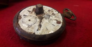 Kurşunun Durdurduğu Saat Görenleri Şaşırtıyor