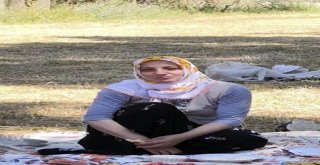 Ayı Ve Kurt Saldırısından Gizlenerek Kurtulan Kadın, Kuşburnu Yiyerek Hayatta Kaldı