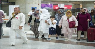 Ankaradan İlk Hac Kafilesi Dualarla Uğurlandı